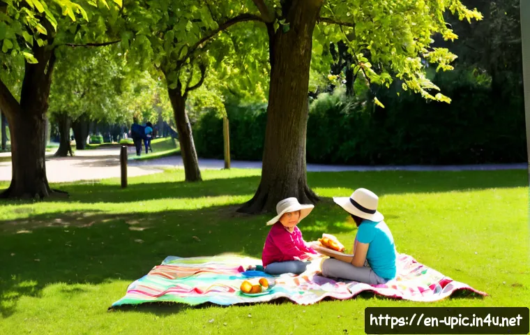 이색피크닉 어린이를 위한 안전한 장소 - Photorealistic family picnic in a safe enclosed community park, two children wearing sun hats playin...